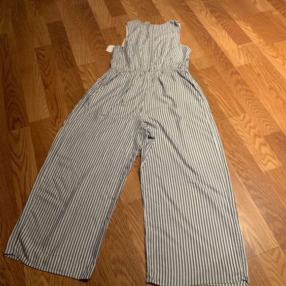 Striped Sleeveless pleated front side pocket jump - Picture 2 of 5